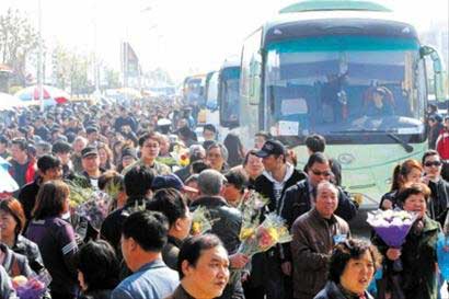 清明小长假考验交通 铁路公路压力大