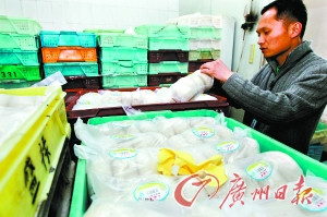 上海“染色”馒头案追踪：相关贩售超市被质疑