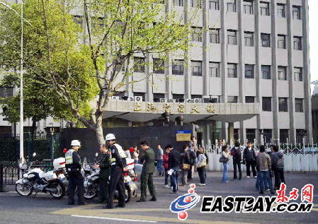 上海电信大楼机房疑似爆燃起火 或有伤亡