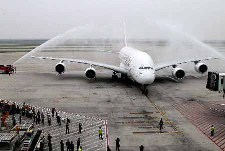 上海迎来首个A380定期航班