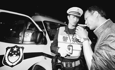 上海展开酒后驾车专项行动 两人被查