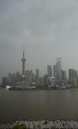 沙尘持续影响上海 空气连续两天重污染（图）