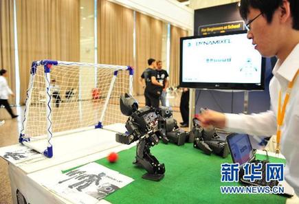 世界机器人“聚会”上海（组图）