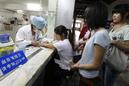 外来人口入上海户籍_上海外来出生人口超户籍出生人口-上海真的要被踢出一线(2)