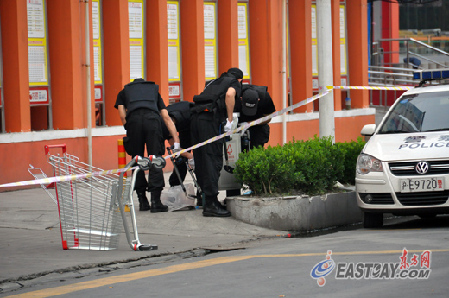上海一男子在超市寄包柜内放置炸弹并引爆(图)