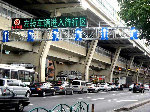 上海设置“综合待行区”缓解拥堵