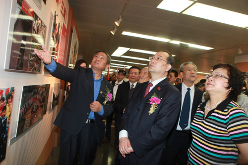 《建党90周年摄影作品展》隆重开幕