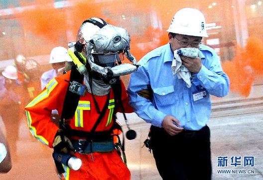 上海举行国际邮轮大型消防演习