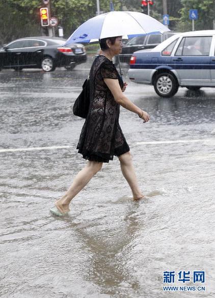 暴雨突袭上海