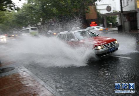 暴雨突袭上海