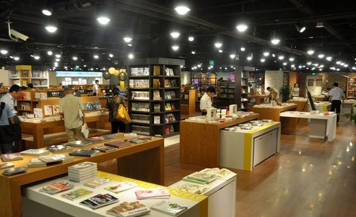 上海书城淮海店今“新妆”回归 “理想书房”被引入