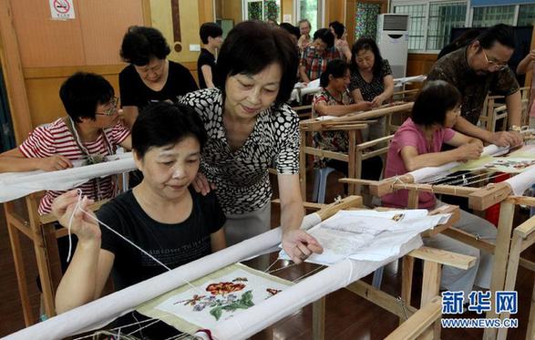 上海绒绣高桥传习所首批学员结业