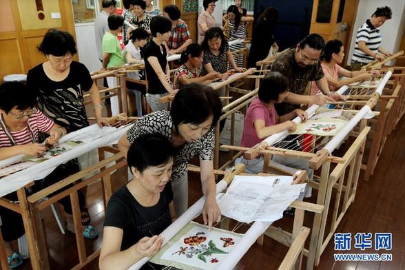 上海绒绣高桥传习所首批学员结业