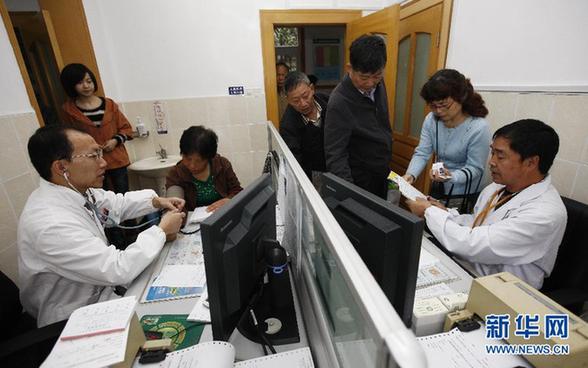 上海浦东推行全科医生服务社区模式 近50万户家庭受益