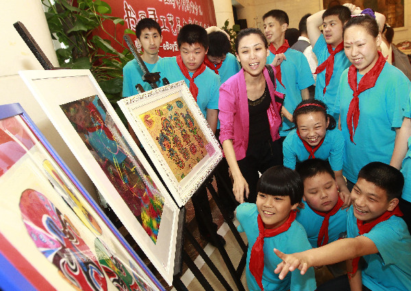 上海：网络义拍支持残障学生艺术教育