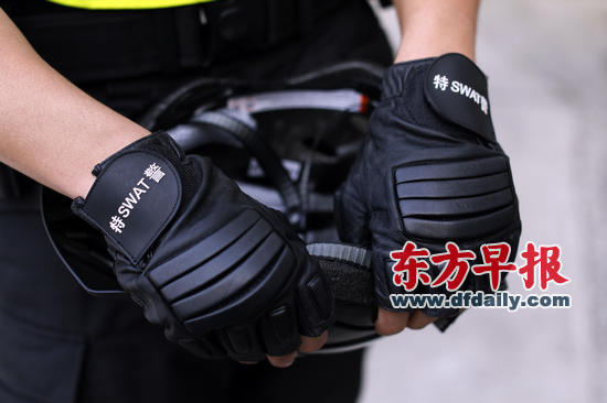 上海自行车武装骑警亮相上马 炫酷装备羡煞路人