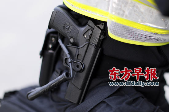 上海自行车武装骑警亮相上马 炫酷装备羡煞路人