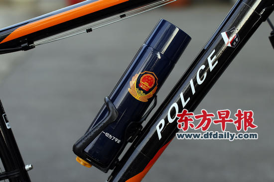 上海自行车武装骑警亮相上马 炫酷装备羡煞路人