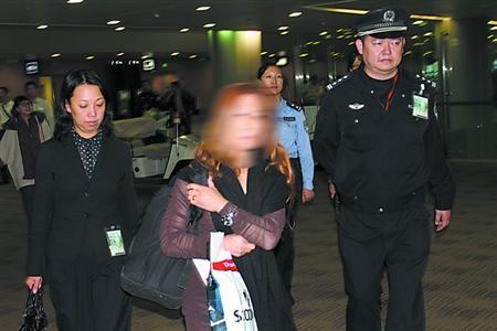 沪“女猎人”海外追逃日记 逃犯归案是一种解脱