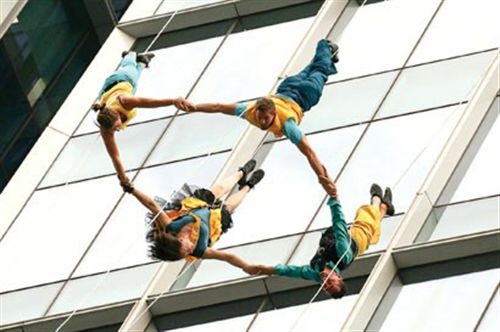 高空舞蹈团“空中芭蕾”盛放云端 “艺术天空”点亮艺术节