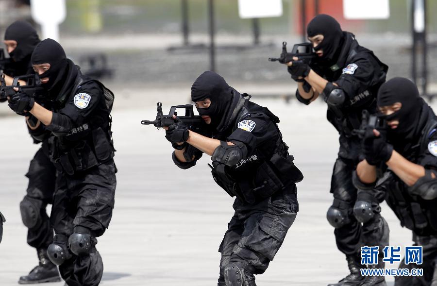 上海举行大型反恐防暴综合演练
