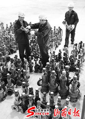 时:省锅检所人员对中博会服务单位的安全阀进