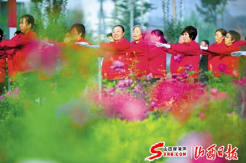 佳节又重阳 盛世谱和谐(图)