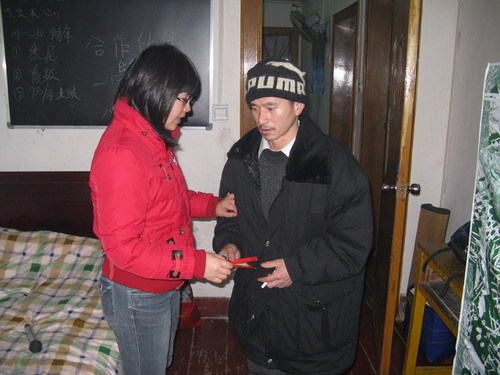 “犀利哥”现身南昌 为西南灾区捐款(图)