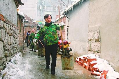 哥掏的不是粪,是事业编制是谁的悲哀?