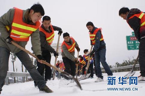 我国抗击冰雪灾害保春运畅通纪实