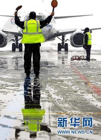 我国抗击冰雪灾害保春运畅通纪实
