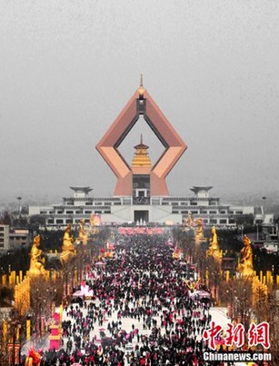 陕西法门寺大年初一游客超28万人次(图)