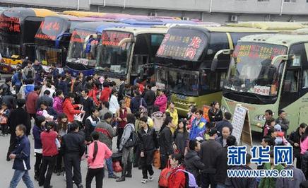 全国陆海空迎战返程客流高峰