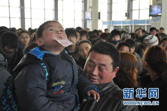 全国陆海空迎战返程客流高峰