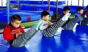 湖北仙桃斥3亿发展体操:学童4岁入学 9成遭淘汰