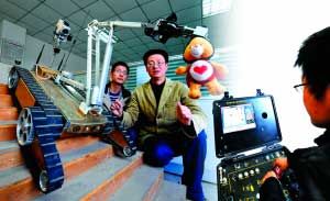 中国首个防核化机器人亮相 携带抗辐射摄像头