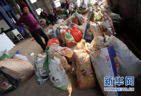 江西新建:“垃圾换物品”换来清洁环境