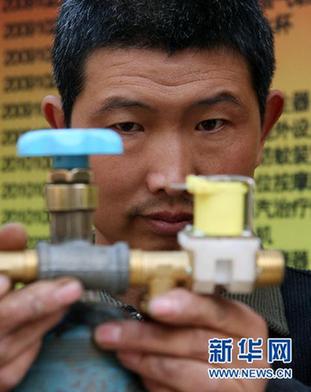 最聪明的人!农民侯圣春10年获186项国家专利
