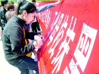 河北经贸大学党委副书记称将劝退婚前同居者