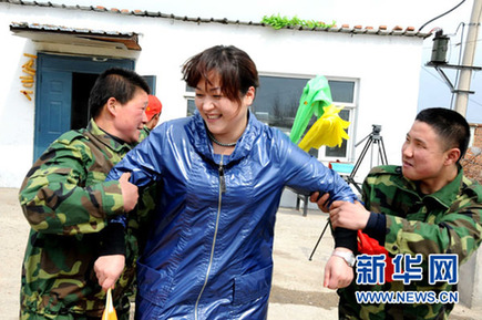中国“阿甘妈妈”10年收养28名智障儿