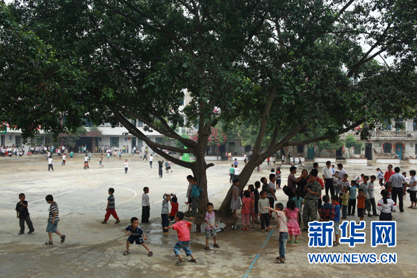 贵州望谟:暴雨洪涝灾害死亡人数上升到37人