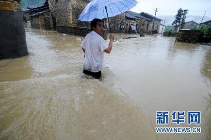 江西德兴106个村庄3.4万余人被洪水围困