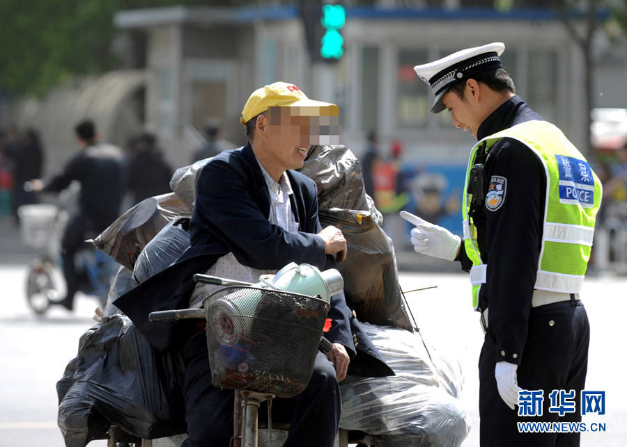 “最帅交警”孟昆玉:我只是做了我应该做的事