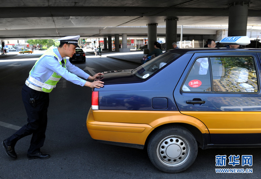 “最帅交警”孟昆玉：我只是做了我应该做的事