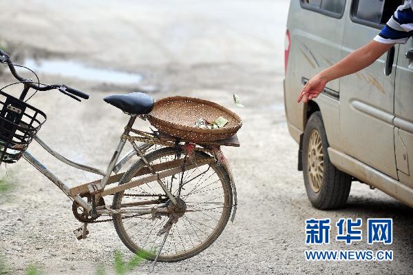 网曝广西柳州一收费站旁惊现“山寨”收费站调查
