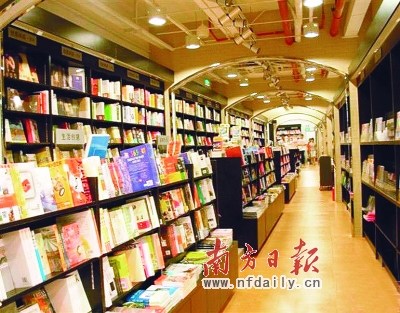 实体书店纷纷倒闭 逛书店会不会成为历史?