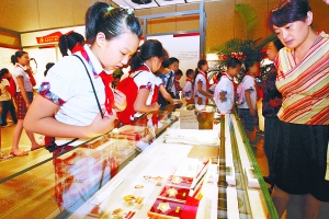 北京百万中小学生今起放暑假 市教委重申不准补课