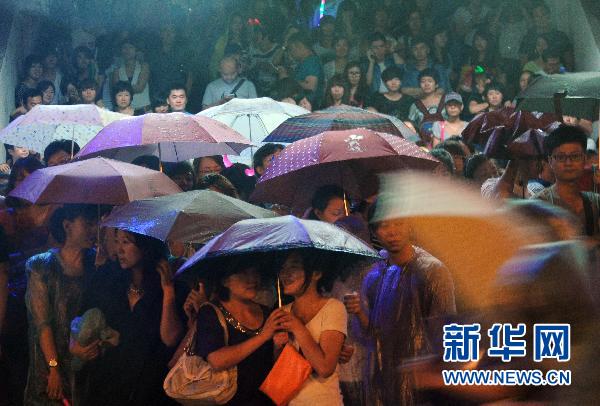 北京昨发今夏首个暴雨蓝色预警 明日或中雨高温骤降