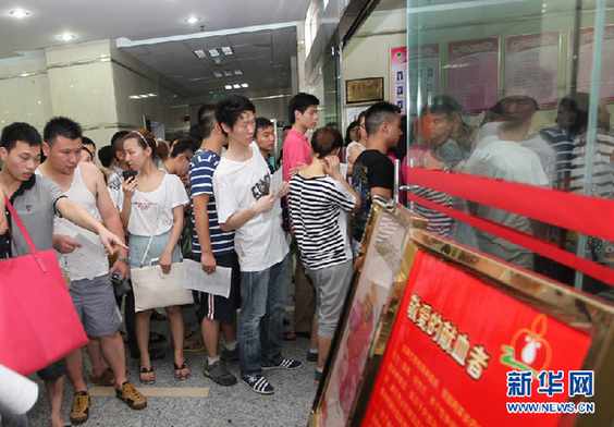 7·23动车事故救援：不放过每一寸有生命气息的角落