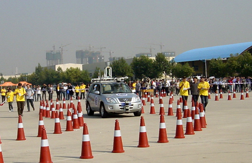 无人驾驶车顺利从长沙至武汉 自主超车67次 图
